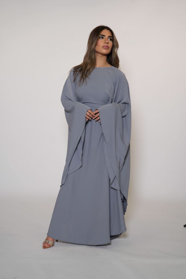 Miracomo Butterfly Abaya – Zeitloses Grau, Eleganz pur - Image 5