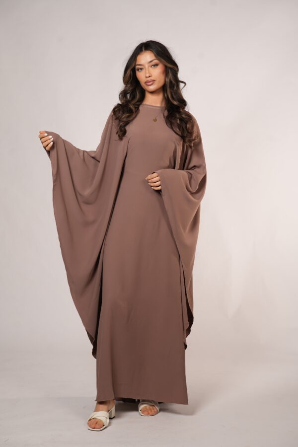 Miracomo Butterfly Abaya – Schickes Taupe für zeitlose Eleganz