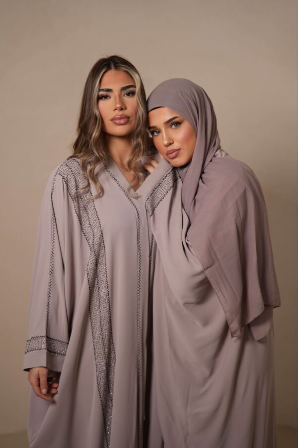 Miracomo Emirate Abaya – Edles Almond für stilvolle Eleganz - Image 7