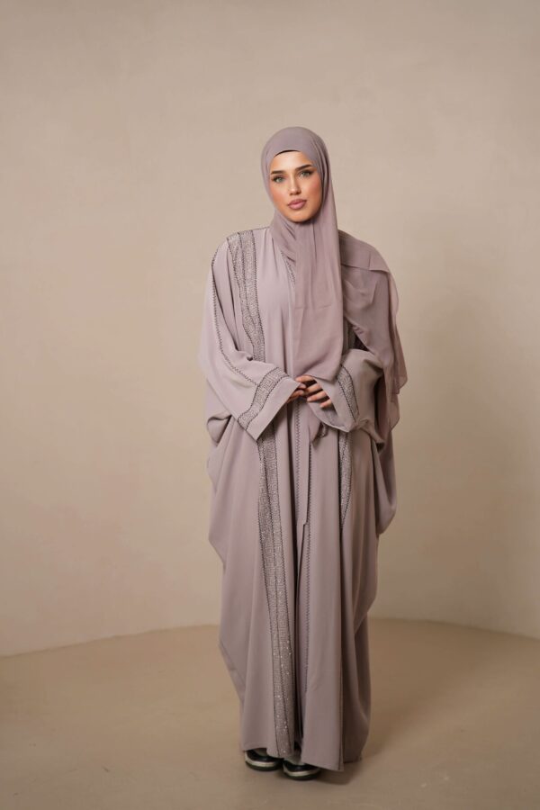 Miracomo Emirate Abaya – Edles Almond für stilvolle Eleganz - Image 10