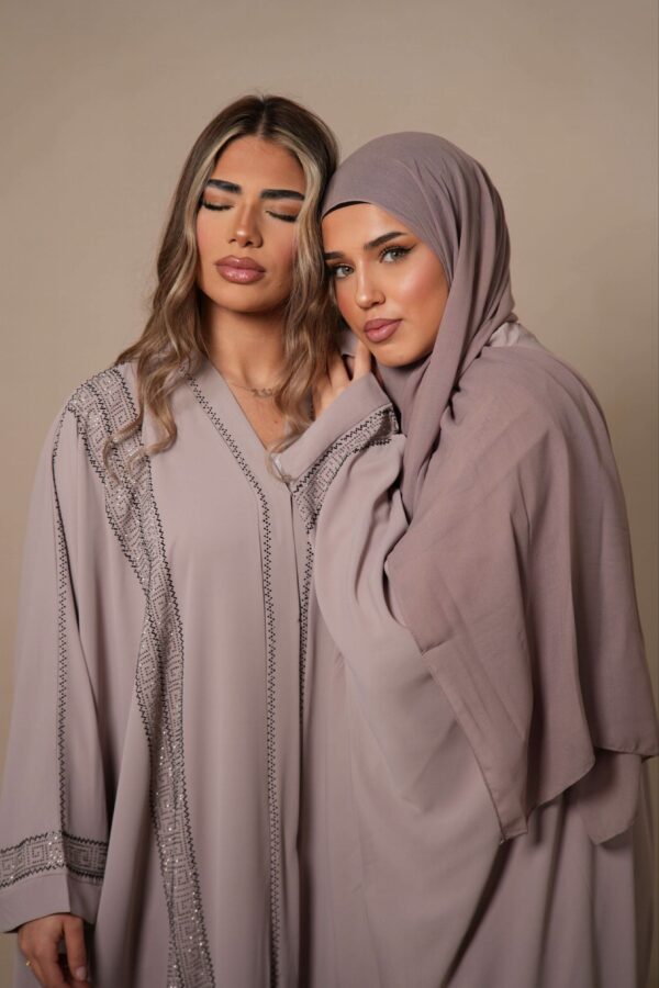 Miracomo Emirate Abaya – Edles Almond für stilvolle Eleganz - Image 6