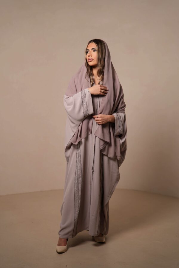 Miracomo Emirate Abaya – Edles Almond für stilvolle Eleganz - Image 11