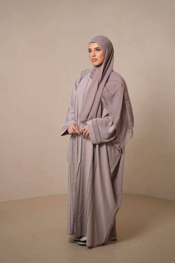 Miracomo Emirate Abaya – Edles Almond für stilvolle Eleganz - Image 2